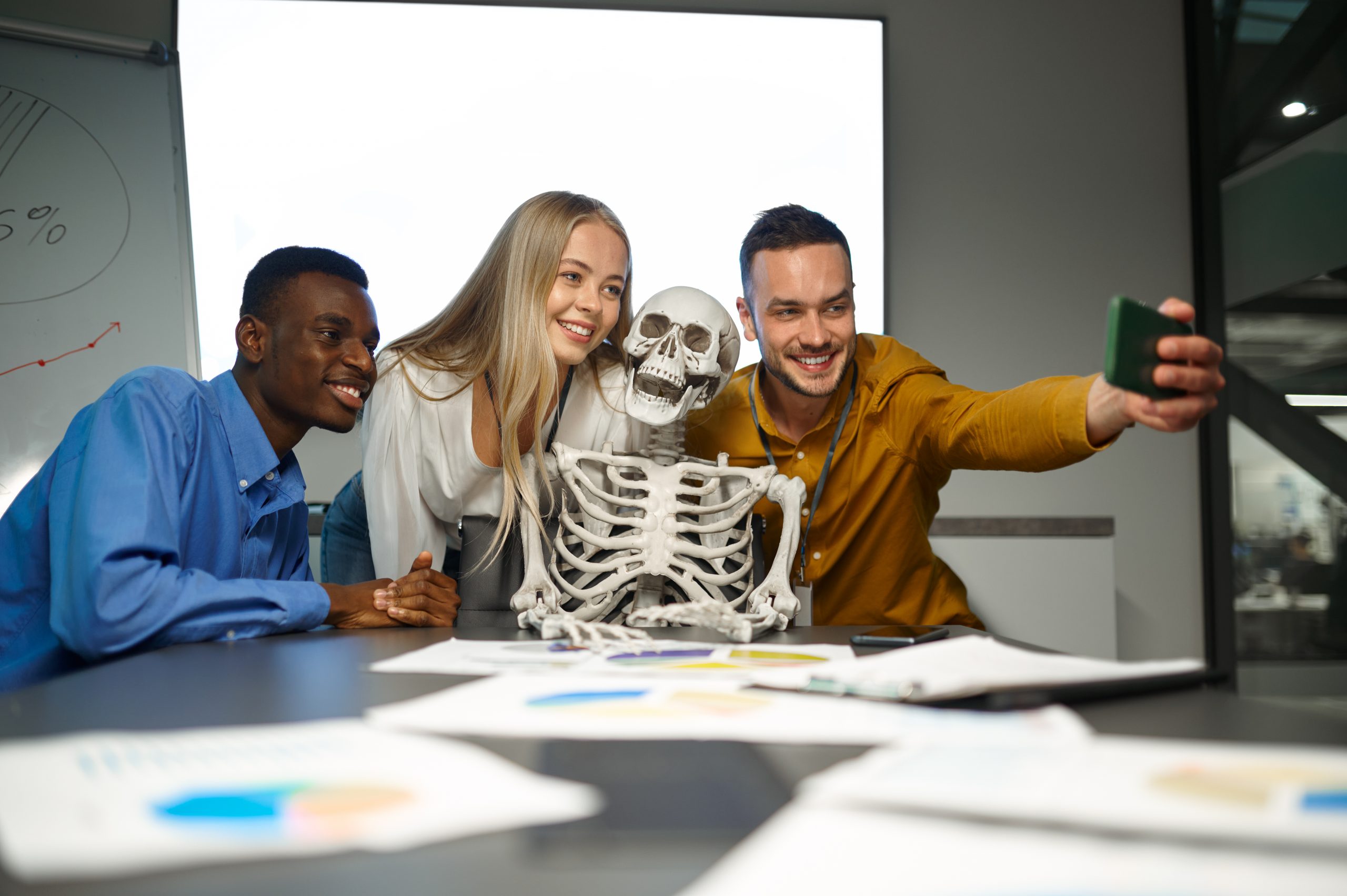 https://smpl.as/wp-content/uploads/2023/01/funny-managers-selfie-with-skeleton-in-it-office-2021-09-18-05-52-57-utc-scaled.jpg