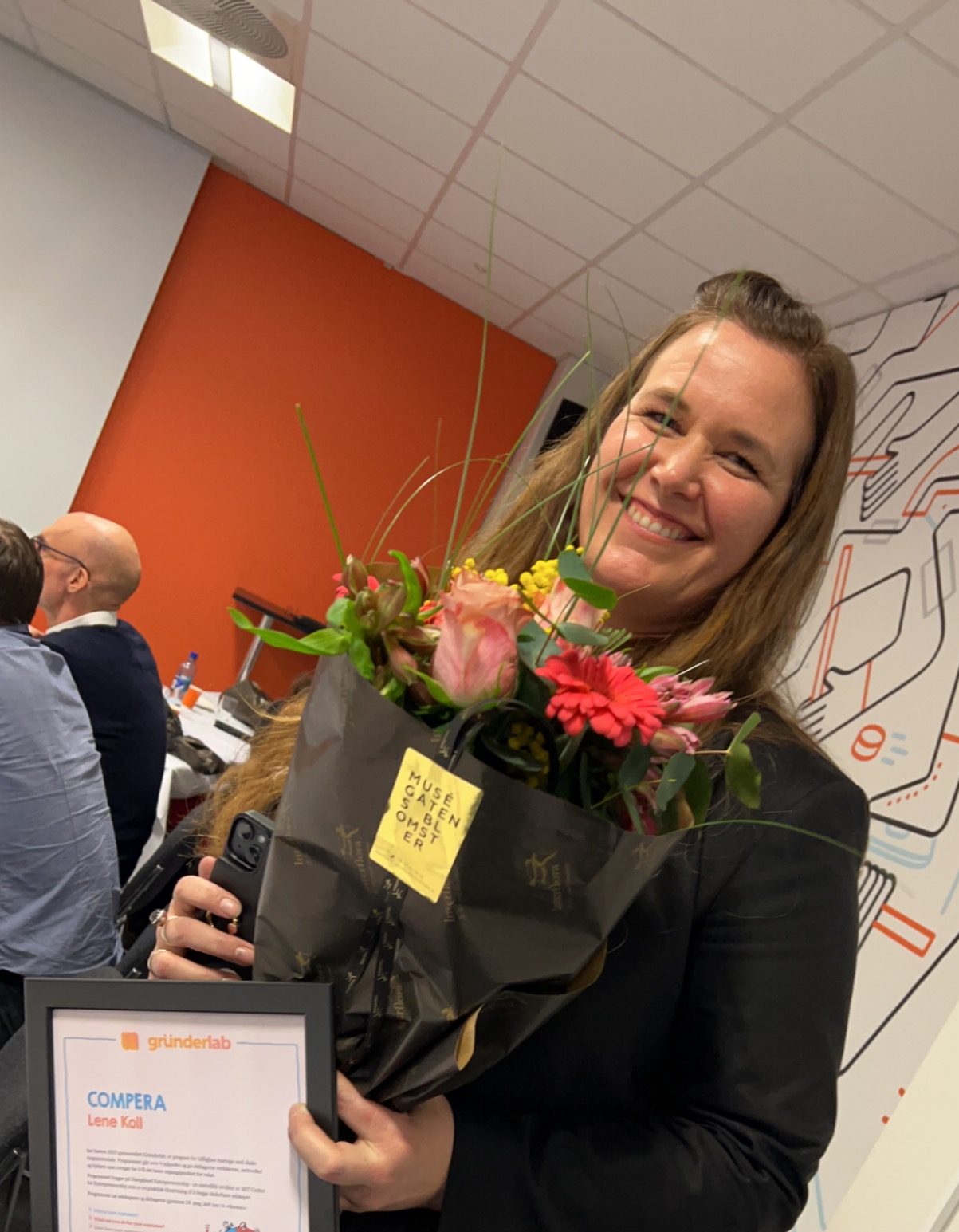 Lene, CEO of Compera, with her award and some flowers